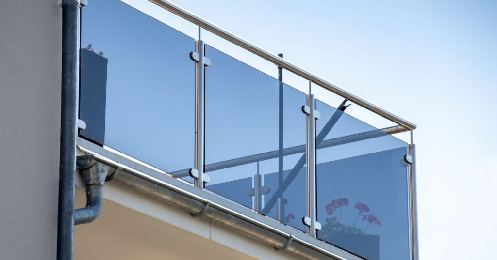 Guarda-corpo de vidro em Niterói